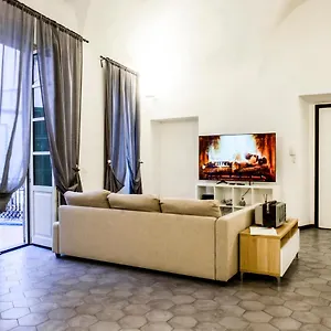  Affittacamere Archivolto Del Teatro, 3